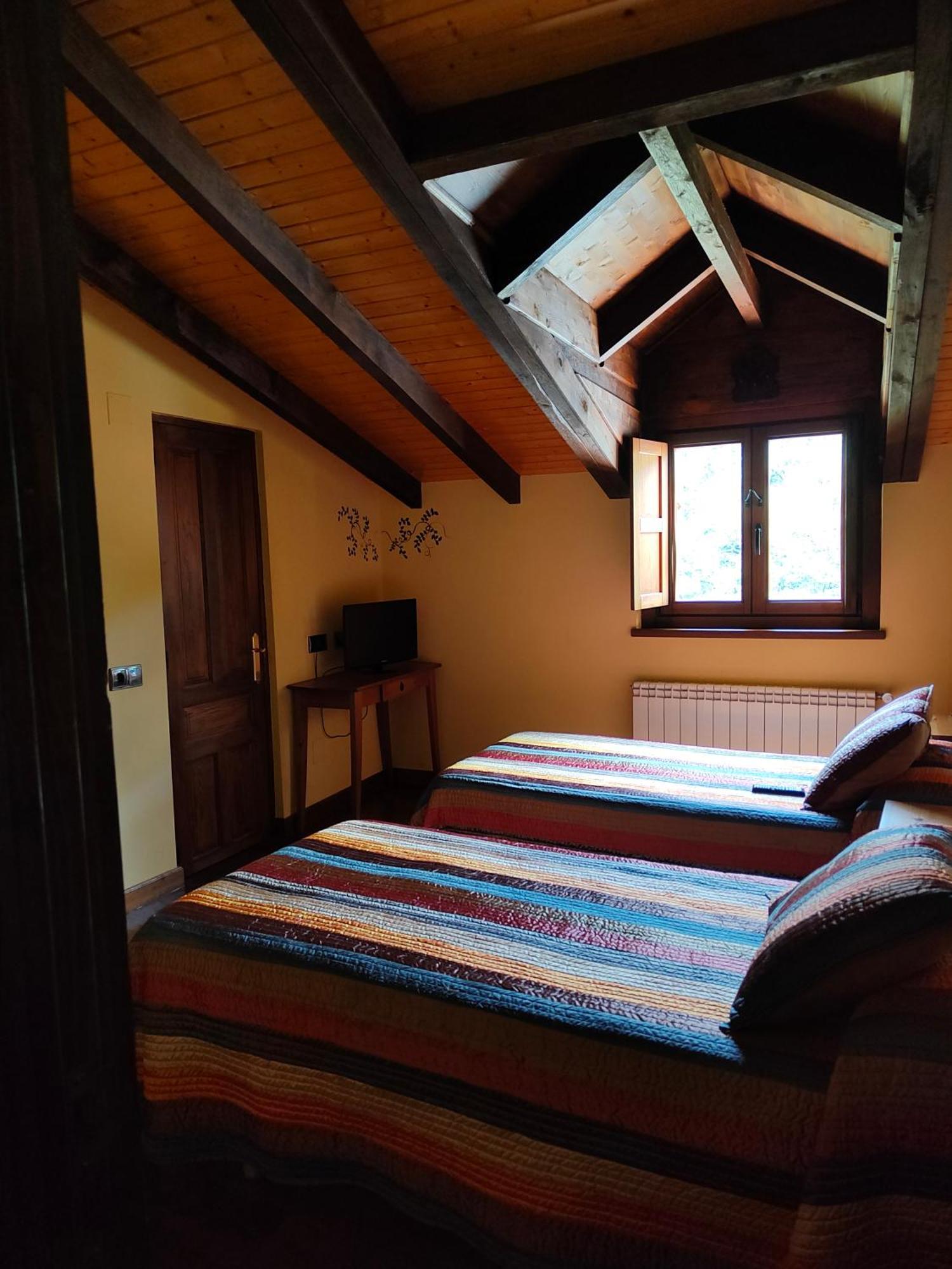 Hotel Dona Gaudiosa Pola de Lena Kültér fotó