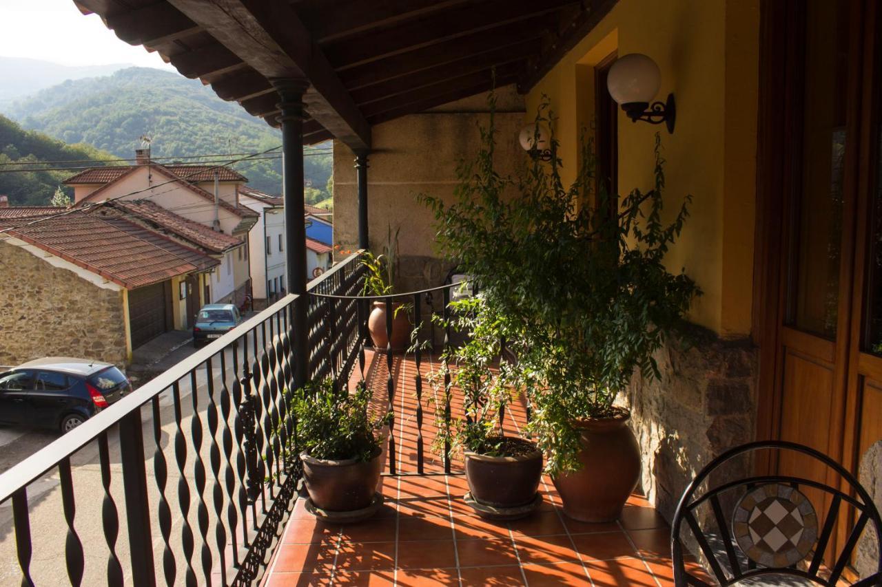 Hotel Dona Gaudiosa Pola de Lena Kültér fotó